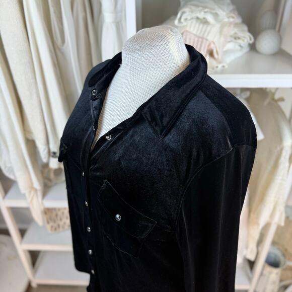Sanctuary Sz. XL velvety black snap up top, sexy, day night, dress casual #4336 - Picture 6 of 10
